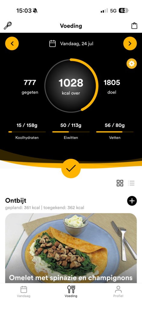 Voedingsschema in de app met caloriedoel en verdeling van koolhydraten, eiwitten en vetten voor de dag